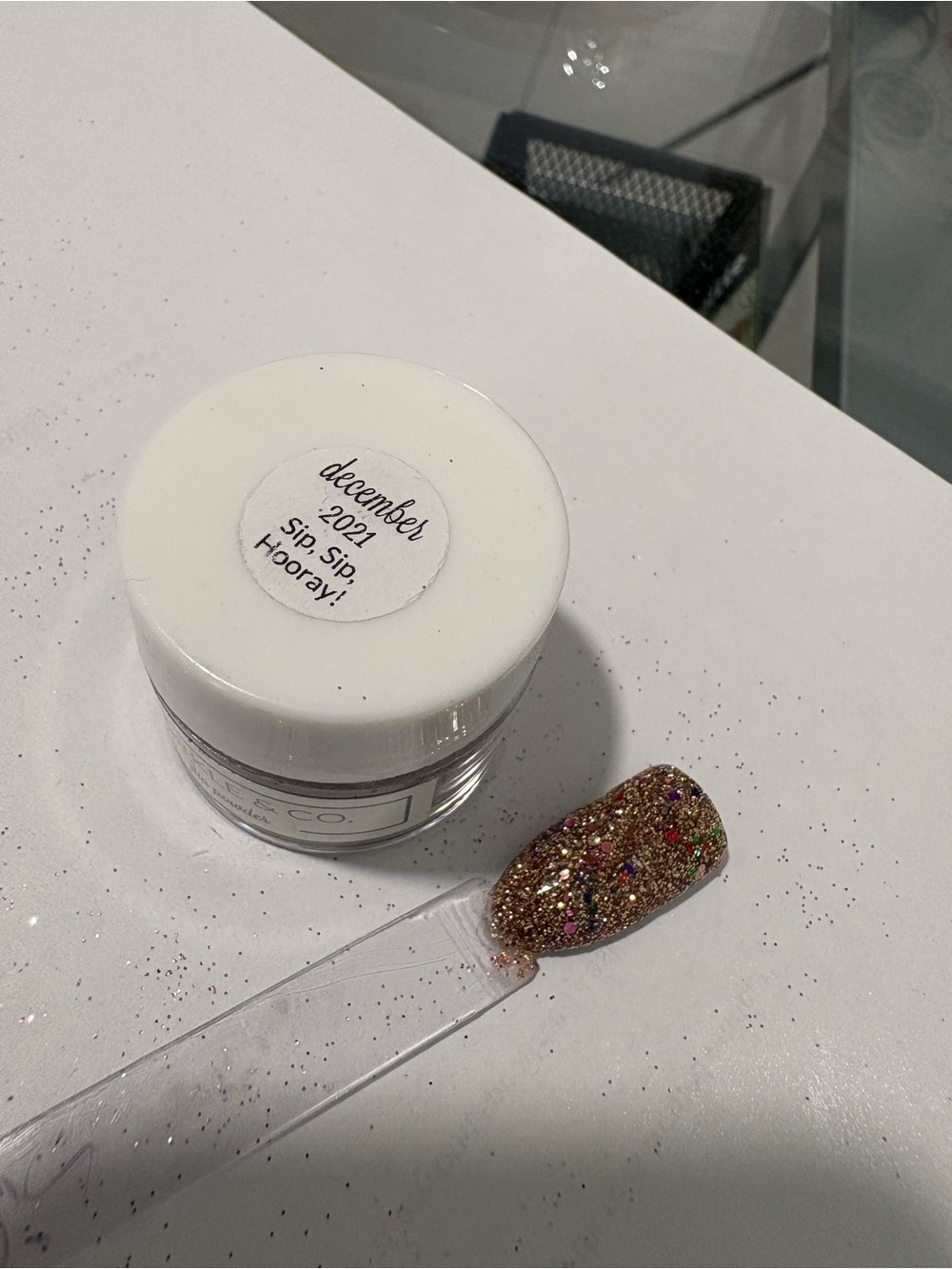 Sparkle & Co Sip, Sip, Hooray! gold glittery dip nail powder
